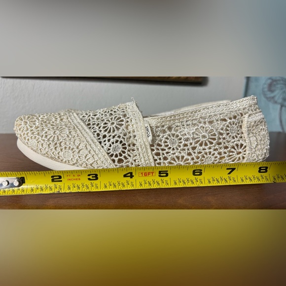 5/$25 TOMS Women's Cream Crochet Espadrilles - Picture 3 of 6